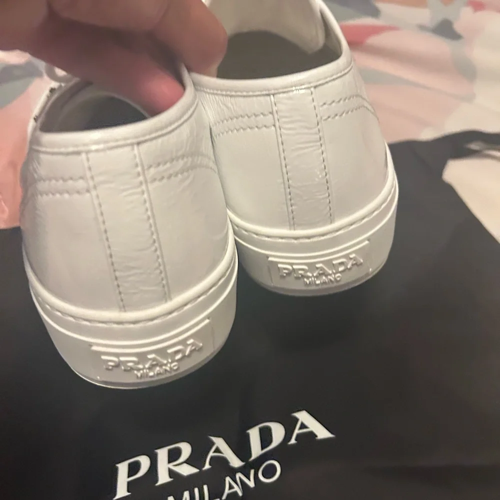 AUTHENTIC PRADA logo tennis shoes. - Picture 13 of 16